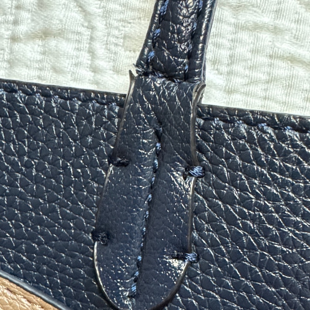 REVERSIBLE Bella of Cape Cod Taupe and Navy Leather Tote Bag with Navy Straps - Picture 11 of 15